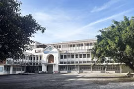 Trường Tiểu học-Trung học Cơ sở Xuân Hương được thành lập tại số 39 đường Trần Phú, phường Xuân Hương-Đà Lạt, sử dụng cơ sở hạ tầng của Trường cao đẳng Kinh tế kỹ thuật Lâm Đồng. (Ảnh: Chu Quốc Hùng/ TTXVN)