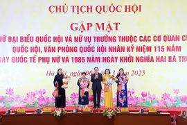 Chủ tịch Quốc hội gặp mặt nữ đại biểu Quốc hội nhân dịp Ngày Quốc tế Phụ nữ