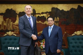 Thủ tướng Phạm Minh Chính tiếp ông Martin Sommer, Trưởng Đoàn giám sát kinh tế vĩ mô của Quỹ Tiền tệ quốc tế (IMF). (Ảnh: Dương Giang/TTXVN)