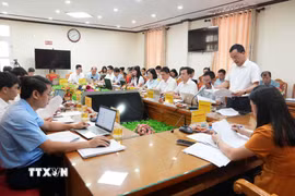 Lãnh đạo tỉnh Lạng Sơn làm việc với các đơn vị y tế của tỉnh. (Ảnh: Tiến Vĩnh/TTXVN)