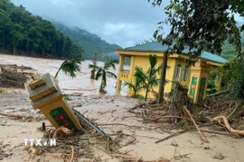 Trường Tiểu học Bắc Lý 2 (xã Bắc Lý) bị thiệt hại nặng nề do mưa lũ. (Ảnh: TTXVN phát)