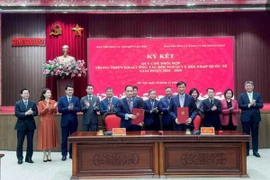 Bộ trưởng Bộ Ngoại giao Lê Hoài Trung và Bí thư Thành ủy Hà Nội Nguyễn Duy Ngọc đã ký Quy chế phối hợp trong triển khai công tác đối ngoại và hội nhập quốc tế trên địa bàn thành phố. (Nguồn: Bộ Ngoại giao)