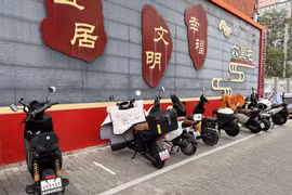 Xe máy điện Trung Quốc. (Ảnh: Công Tuyên/TTXVN)