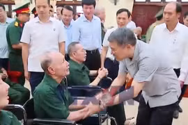 Thủ tướng: Đảng, Nhà nước luôn quan tâm, chăm lo người có công