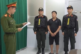 Công an Thành phố Hồ Chí Minh tống đạt các thủ tục tố tụng đối với Lê Quang Quyết.