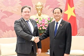 Phó Chủ tịch Quốc hội Trần Quang Phương tiếp Đại sứ Hoa Kỳ Marc E. Knapper. (Nguồn: Bộ Ngoại giao)