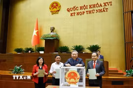 Tổng Bí thư Tô Lâm và đại biểu Quốc hội bỏ phiếu. (Ảnh: Doãn Tấn/TTXVN)