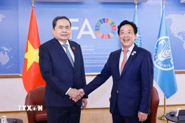 Chủ tịch Quốc hội Trần Thanh Mẫn gặp Tổng Giám đốc Tổ chức Nông nghiệp và Lương thực Liên hợp quốc (FAO) Khuất Đông Ngọc. (Ảnh: Doãn Tấn/TTXVN)