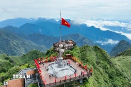 Trên đỉnh Fansipan, Sa Pa (Lào Cai). (Ảnh: TTXVN phát)