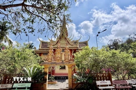 Cổng chùa Chùa Tà Pạ được trang trí hoa văn tinh xảo mang đậm phong cách kiến trúc Khmer Nam Bộ. (Ảnh: Thanh Sang/TTXVN)