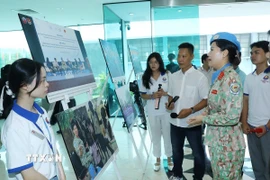 Giao lưu thanh niên kiều bào với cán bộ, chiến sỹ Cục Gìn giữ Hòa bình Việt Nam