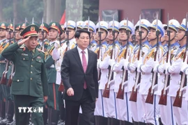 Chủ tịch nước Lương Cường duyệt Đội danh dự Quân đội nhân dân Việt Nam. (Ảnh: Lâm Khánh/TTXVN)