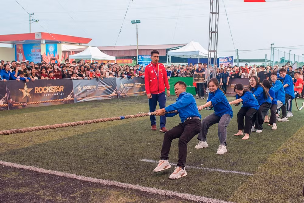 Các điểm thi tại địa phương diễn ra với không khí sôi nổi và 'nóng bỏng' không kém cạnh khối các trường Đại học. (Ảnh: PV/Vietnam+)