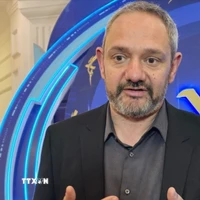 Giáo sư Raphaël Mercier, Giám đốc khoa Sinh học nhiễm sắc thể tại Viện Nghiên cứu Di truyền Cây trồng Max Planck, chia sẻ về “Hạt giống vô tính.” (Ảnh: Thu Phương/TTXVN)