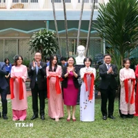 Khánh thành công trình tượng Anh hùng dân tộc Cuba Jose Marti trong khuôn viên Tổng lãnh sự quán Cuba tại Thành phố Hồ Chí Minh. (Ảnh: Xuân Khu/TTXVN)