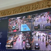 Trung tâm điều khiển giao thông (Công an thành phố Hà Nội) giữ vai trò "bộ não" chỉ huy trong công tác điều hành, điều tiết giao thông thông suốt phục vụ Đại hội XIV của Đảng. (Ảnh: TTXVN phát).