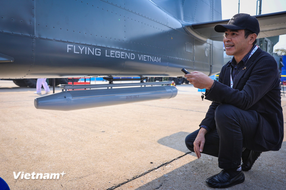 Đáng chú ý, phần còn lại bao gồm các cấu trúc thân, cánh, càng và phụ kiện được sản xuất và lắp ráp hoàn toàn tại nhà máy của Flying Legend Vietnam ở tỉnh Vĩnh Phúc. Máy bay đáp ứng tiêu chuẩn kỹ thuật cao trong lĩnh vực hàng không. (Ảnh: Hoài Nam/Vietnam+)