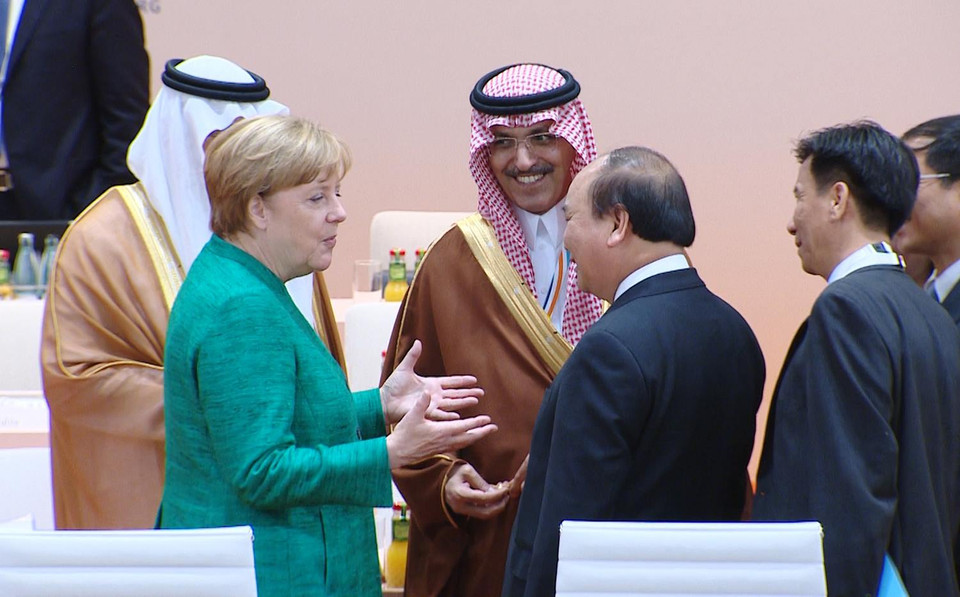 Thủ tướng Nguyễn Xuân Phúc thảo luận với lãnh đạo các nước. (Nguồn: Thông tin Chính phủ) 