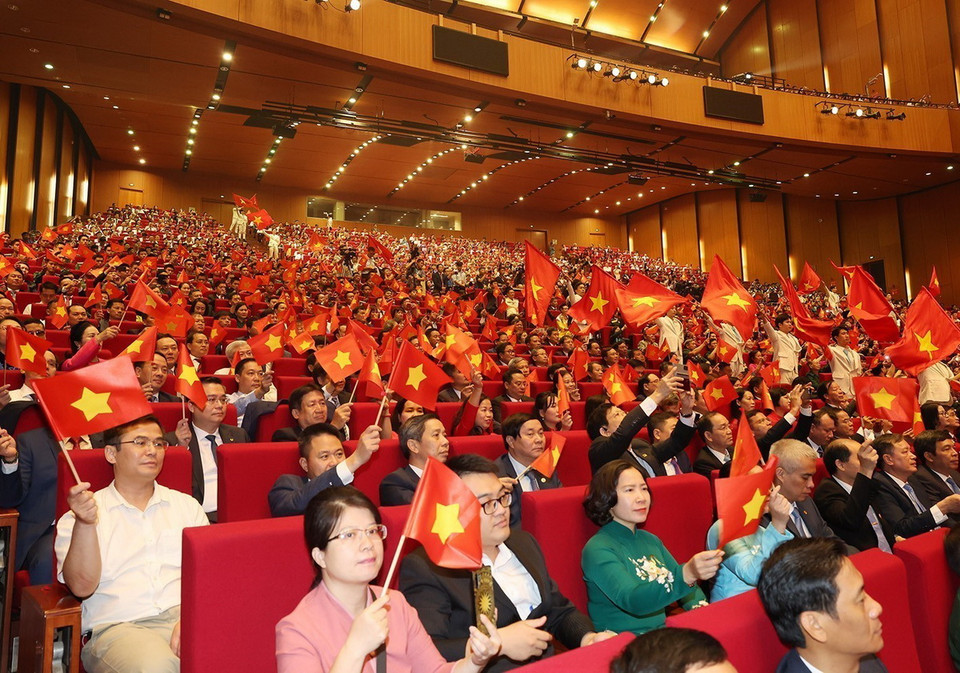 Các đại biểu dự Lễ kỷ niệm 70 năm Ngày Giải phóng Thủ đô. (Ảnh: Trí Dũng/TTXVN)