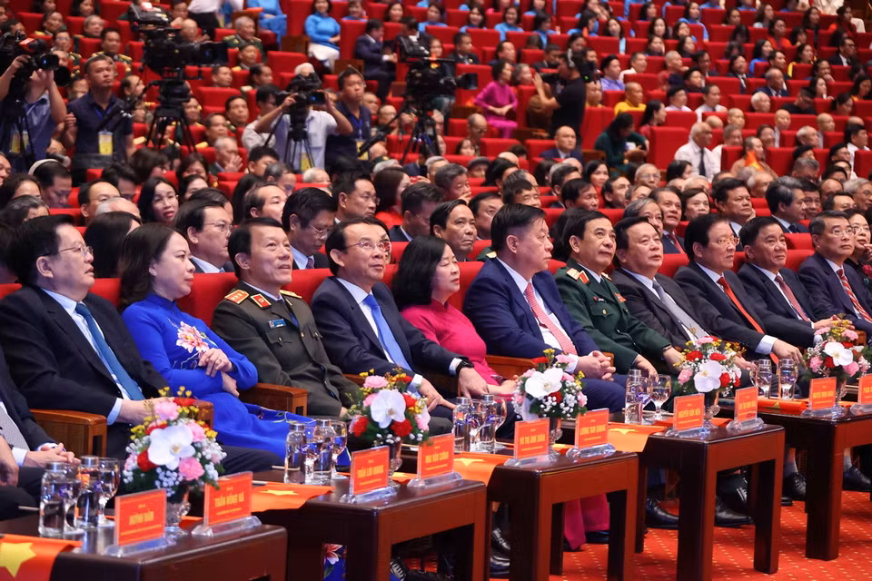 Lãnh đạo Đảng, Nhà nước và đại biểu tham dự buổi lễ. (Ảnh: Văn Điệp/TTXVN)