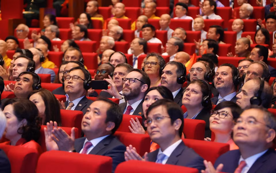 Các đại biểu tham dự buổi lễ. (Ảnh: Văn Điệp/TTXVN)