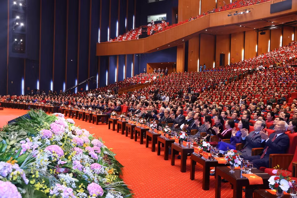Lãnh đạo Đảng, Nhà nước và đại biểu tham dự buổi lễ. (Ảnh: Văn Điệp/TTXVN)