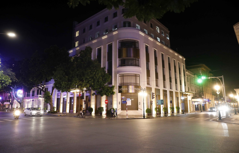  Góc phố Tràng Tiền-Ngô Quyền lúc 19h30. (Ảnh: Trần Việt/TTXVN)