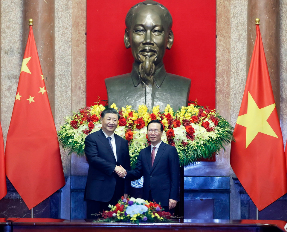 Chủ tịch nước Võ Văn Thưởng và Tổng Bí thư, Chủ tịch nước Trung Quốc Tập Cận Bình chụp ảnh chung. (Ảnh: Thống Nhất/TTXVN)