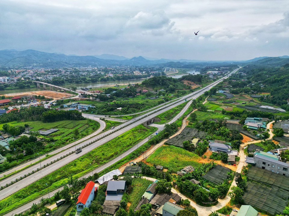 Dự án Cao tốc Hà Nội-Lào Cai khởi công từ quý 3/2008 được hoàn thành và đưa vào sử dụng ngày 21/9/2014. (Ảnh: Tuấn Anh/TTXVN)