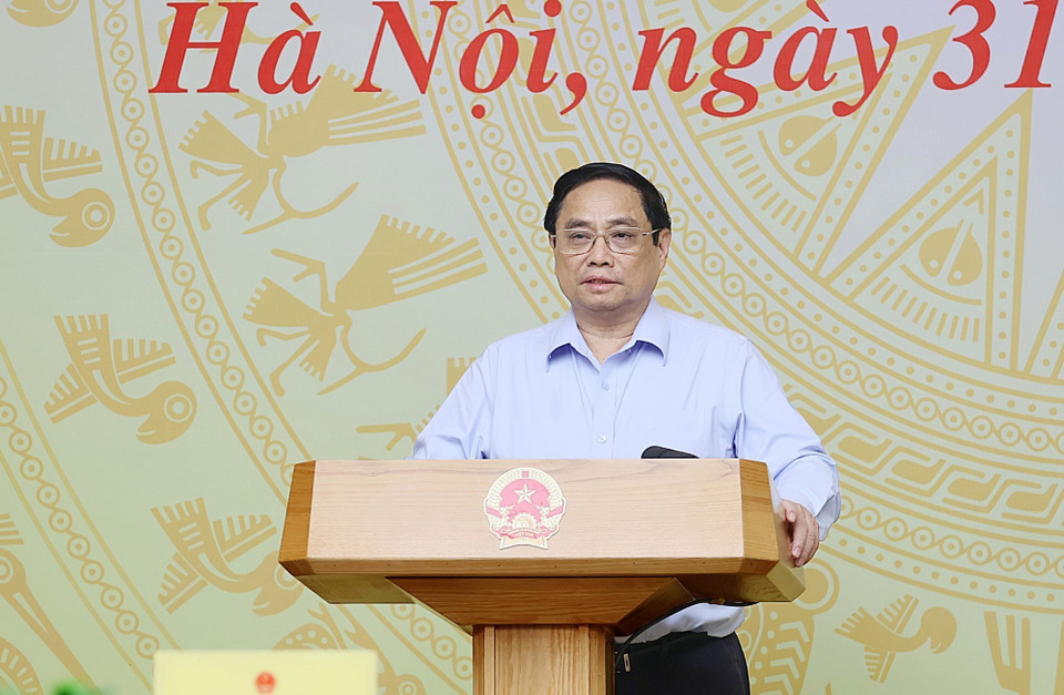 Thủ tướng Phạm Minh Chính chủ trì Hội nghị Trực tuyến Toàn quốc Triển khai Thực hiện Sắp xếp Đơn vị Hành chính cấp huyện, cấp xã giai đoạn 2023-2030. (Ảnh: Dương Giang-TTXVN)