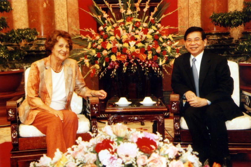 Chủ tịch nước Nguyễn Minh Triết tiếp bà Angela Magarrita Jeria, thân mẫu Tổng thống Chile Michelle Bachelet Jeria sang thăm Việt Nam (2008). Ảnh: Tùng Lâm – TTXVN
