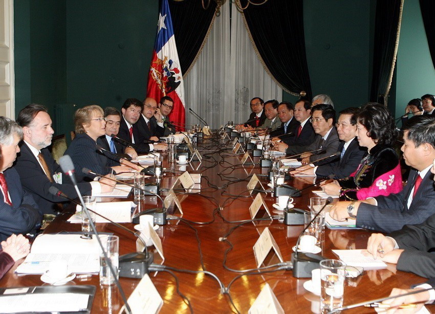 Tổng thống Michelle Bachele Jeria hội đàm với Chủ tịch nước Nguyễn Minh Triết thăm chính thức Chile từ ngày 29/9-1/10/2009. (Ảnh: Nguyễn Khang/TTXVN)