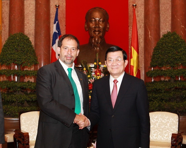 Chủ tịch nước Trương Tấn Sang tiếp Chủ tịch Thượng viện Chile Guido Girardi Lavín thăm chính thức Việt Nam, ngày 28/2/2012. (Ảnh: Nguyễn Khang/TTXVN