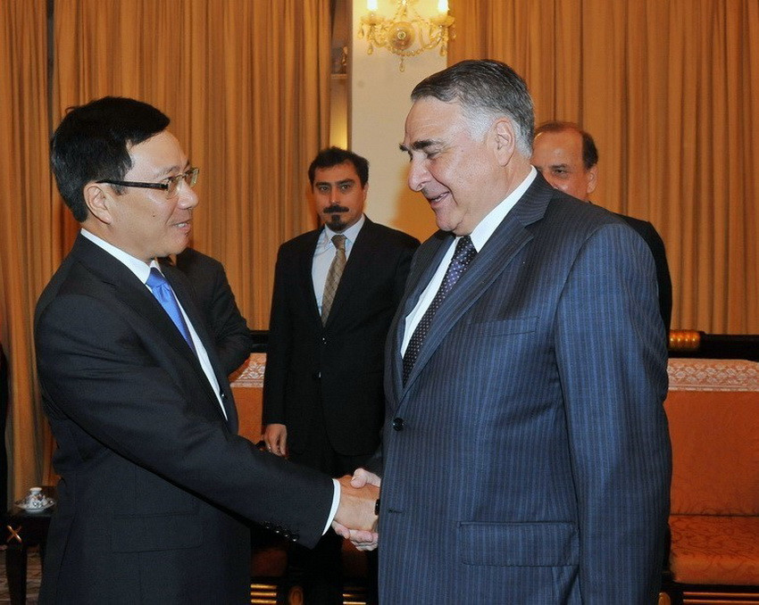 Phó Thủ tướng, Bộ trưởng Ngoại giao Phạm Bình Minh tiếp Thứ trưởng Ngoại giao Chile Edgardo Riveros Marin thăm và làm việc tại Việt Nam năm 2016. (Ảnh: Nguyễn Khang/TTXVN)