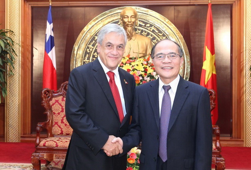 Chủ tịch Quốc hội Nguyễn Sinh Hùng hội kiến Tổng thống Chile Sebastian Piñera Echenique sang thăm Việt Nam năm 2012. (Ảnh: Nhan Sáng/TTXVN)