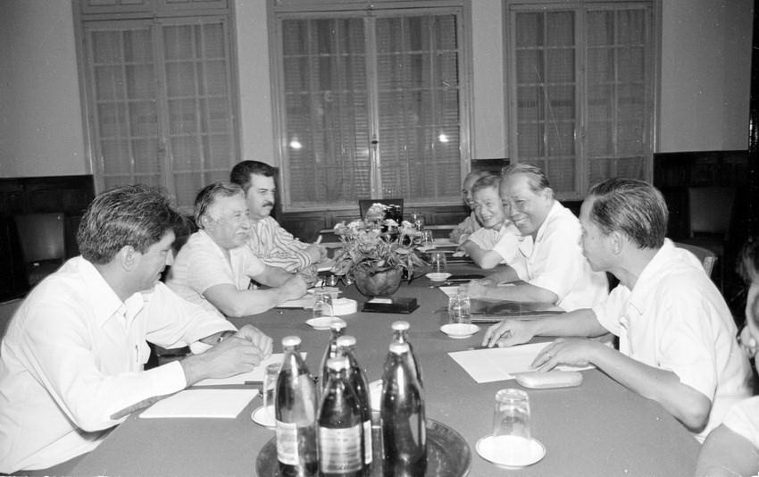 Tổng Bí thư Lê Duẩn hội đàm với Tổng Bí thư Đảng Cộng sản Chile Luis Corvalán thăm Việt Nam năm 1978. (Ảnh: Ngọc Khanh/TTXVN)