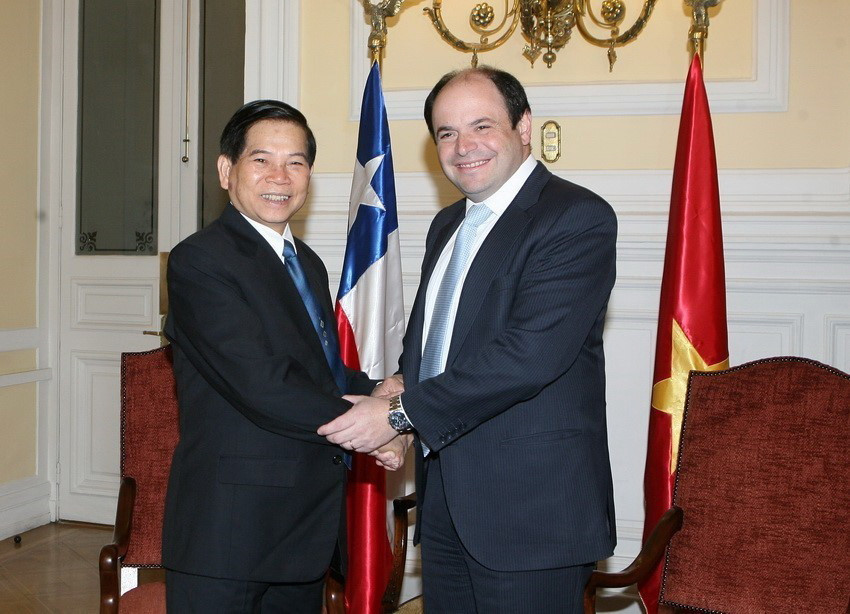 Chủ tịch nước Nguyễn Minh Triết gặp Chủ tịch Hạ viện Chi Lê Rodrigo Alvarez trong chuyến thăm chính thức Chile từ ngày 29/9-1/10/2009. (Ảnh: Nguyễn Khang/TTXVN)