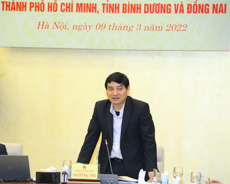 Chủ nhiệm Ủy ban Văn hóa-Giáo dục của Quốc hội Nguyễn Đắc Vinh, Phó trưởng Đoàn giám sát phát biểu. (Ảnh: Văn Điệp/TTXVN)