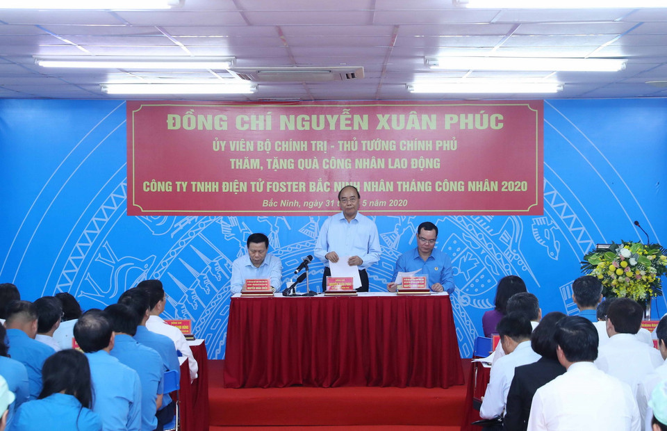 Thủ tướng Nguyễn Xuân Phúc phát biểu tại buổi làm việc tại Công ty TNHH Điện tử Foster. (Ảnh: Thống Nhất/TTXVN)