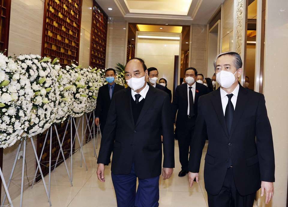 Chủ tịch nước Nguyễn Xuân Phúc đến viếng nguyên Tổng Bí thư, Chủ tịch Trung Quốc Giang Trạch Dân. (Ảnh: Thống Nhất/TTXVN)