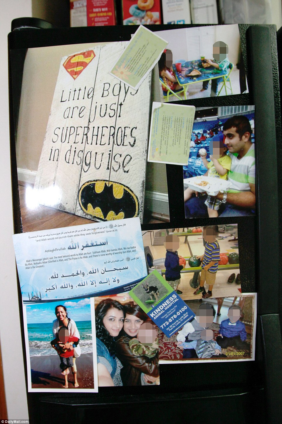 Ảnh dán đầy trên tủ lạnh. (Nguồn: Daily Mail)