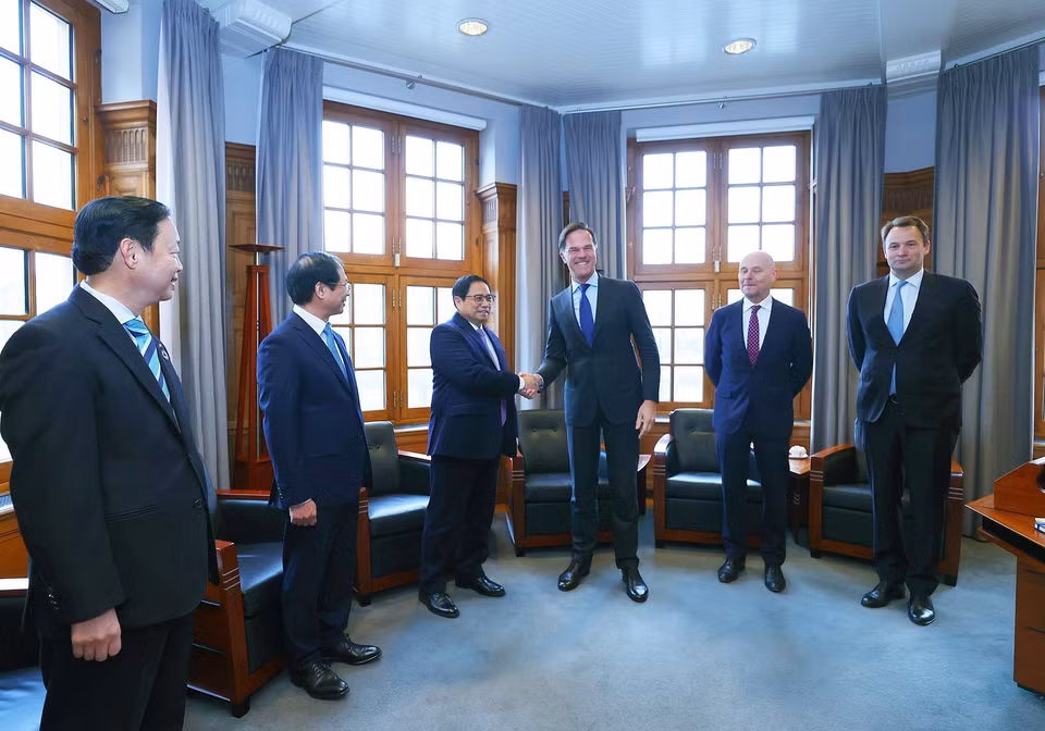 Thủ tướng Phạm Minh Chính và Thủ tướng Hà Lan Mark Rutte. (Ảnh: Dương Giang/TTXVN)