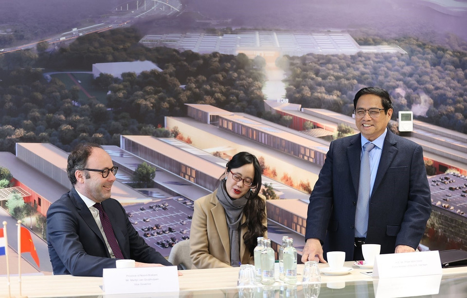 Thủ tướng Phạm Minh Chính phát biểu Hội thảo Bàn tròn “Đổi mới sáng tạo và Sản xuất công nghệ cao” với các CEO Khu công nghệ cao Brainport. (Ảnh: Dương Giang/TTXVN)