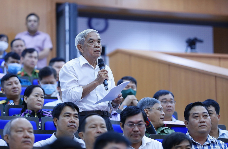 Cử tri Ngô Thanh Tiến, phường Thới Bình, quận Ninh Kiều, thành phố Cần Thơ phát biểu ý kiến. (Ảnh: Dương Giang/TTXVN)