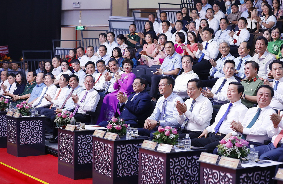 Thủ tướng Phạm Minh Chính và các đại biểu dự buổi lễ. (Ảnh: Dương Giang/TTXVN)