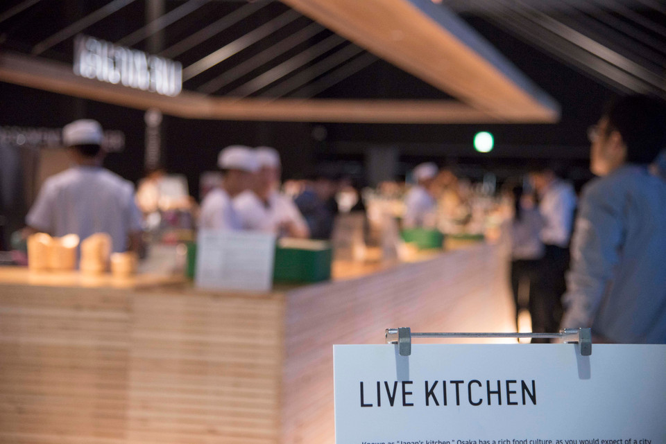 Khu vực chế biến món ăn trực tiếp cho các phóng viên, thành viên đoàn tại Hội nghị Thượng đỉnh G20, Osaka, Nhật Bản.
