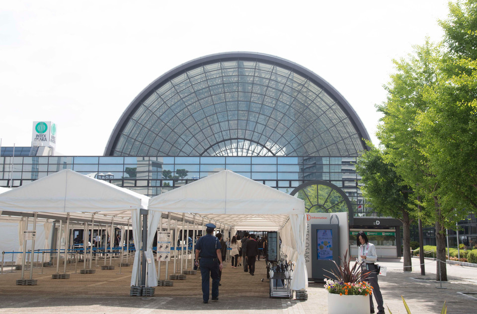 Cổng kiểm tra an ninh vào trung tâm báo chí Hội nghị Thượng đỉnh G20, Osaka, Nhật Bản.