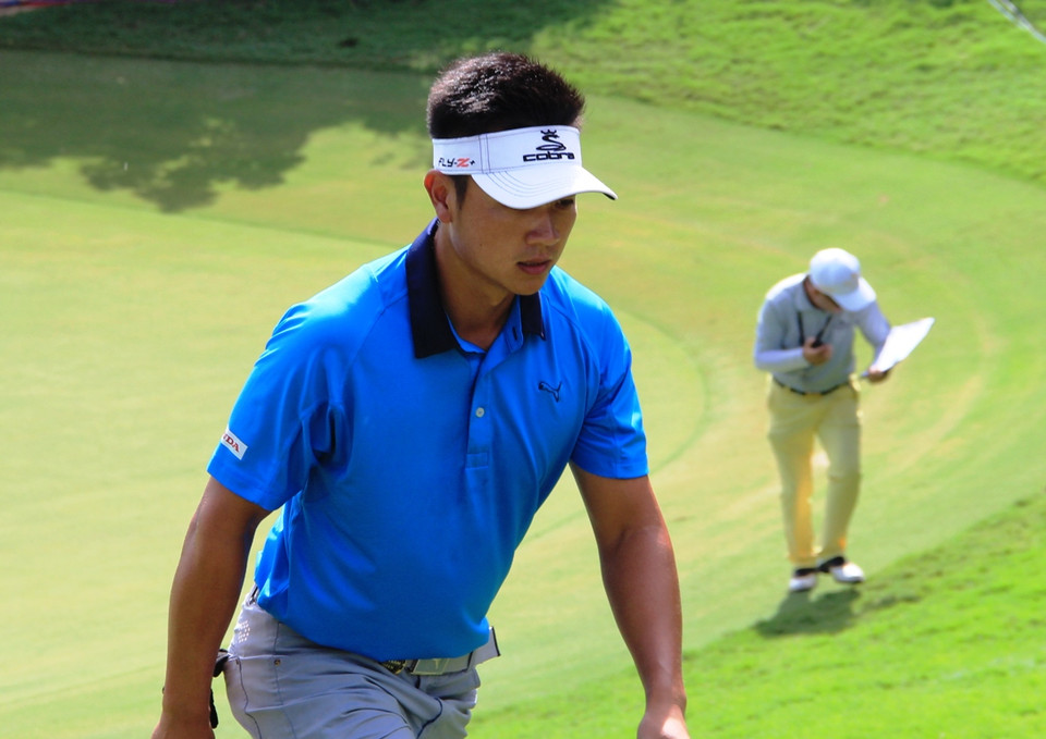 Vòng cuối cùng của giải đấu diễn ra khá căng thẳng với bốn golfer với cùng thành tích như nhau (-14 gậy), buộc phải đấu phải tổ chức thi đấu loại trực tiếp tại lỗ 18. (Trần Long/Vietnam+)