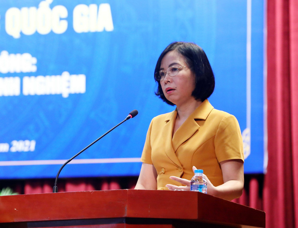  Nhà báo Vũ Việt Trang, Tổng Giám đốc TTXVN, trình bày tham luận tại Hội thảo. (Ảnh: Phạm Kiên/NTTXVN)