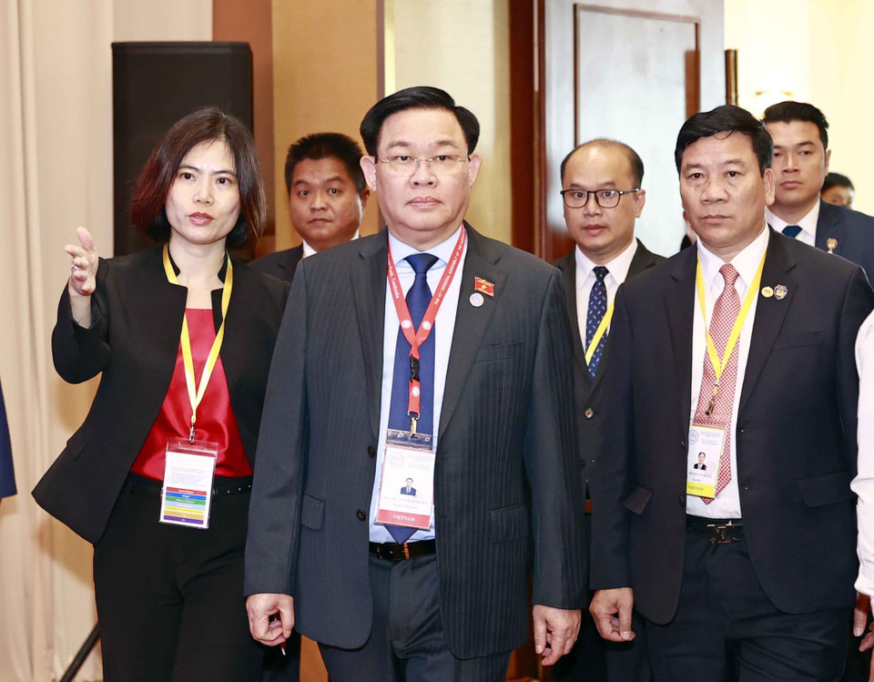 Chủ tịch Quốc hội Vương Đình Huệ đến dự Phiên họp toàn thể thứ nhất AIPA-43. (Ảnh: Doãn Tấn/TTXVN)